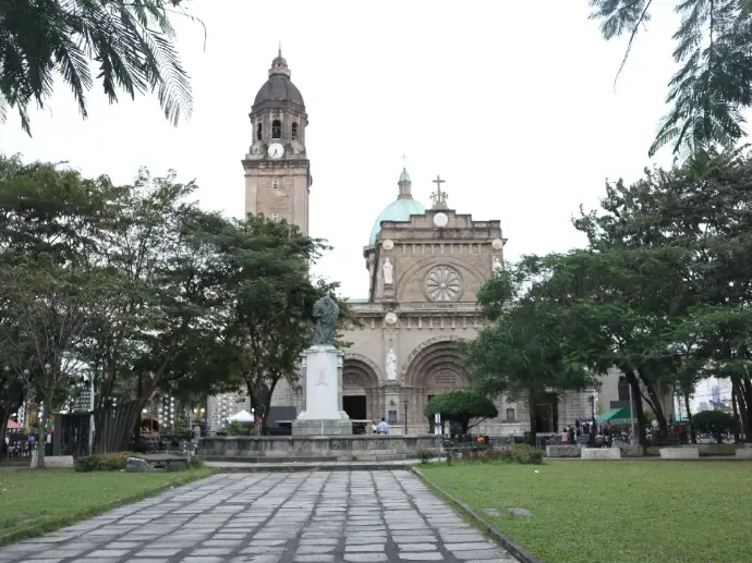 Plaza de Roma, Manila Plaza de Roma, the historic center of Spanish colonial times in Manila